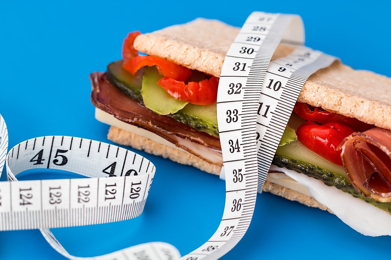 Scopri i Vantaggi della Dieta Ipocalorica: Perdita di Peso e Salute a Tavola!